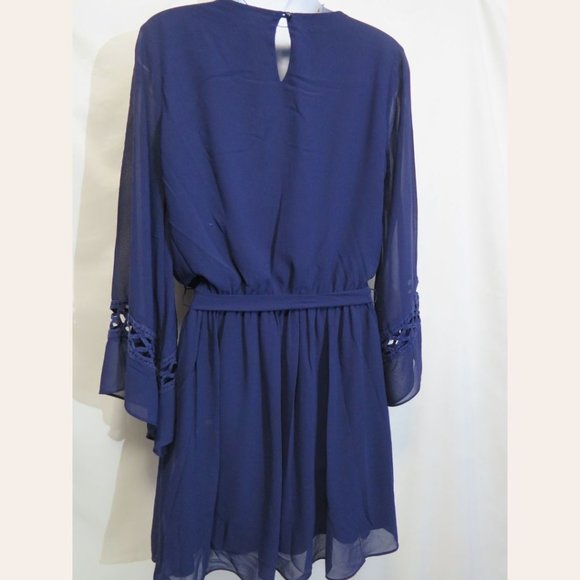 iZ Byer Bell Sleeved Dress - Picture 4 of 4